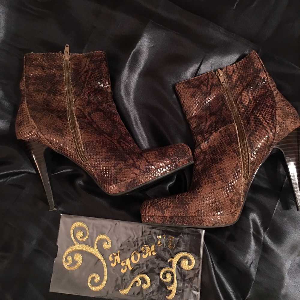 Boots - Picture 8 of 8